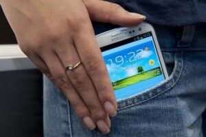 У місті на Волині зловили двох крадійок мобільних телефонів