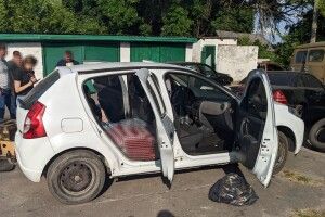 На Рівненщині водій у запаковані цигарками і спиртом автівці тікав від поліцейських