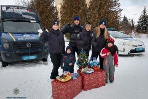 Рівненські копи у нетрадиційний спосіб справили Різдво Христове (фото)