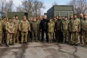 Танкова, артилерійська, механізовані бригади та розвідбати – кому Порошенко привіз техніку і дрони