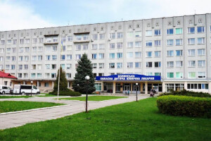 Однорічну дівчинку, яку ледве не зарізала матір у Луцьку, прооперували