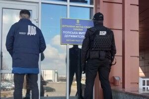 За волинських митників взялася прокуратура та ДБР: тривають обшуки (Фото)