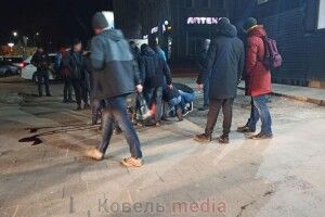 Чоловік стікав кров’ю: у місті на Волині вночі сталася жорстока бійка (Фото, Відео)