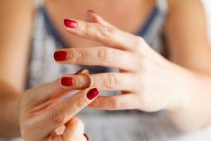 Весільне плаття начинили дев'ятьма кілограмами вибухівки (Відео)