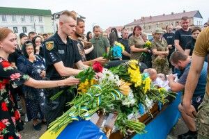  Рівненщина попрощалася з Героєм, який загинув на Донеччині (Фото)
