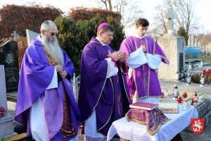 У Володимирі відновили могили поляків: у літургії взяв участь мер та консул
