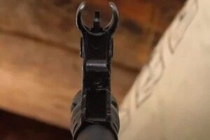 Волинські поліцейські затримали на Львівщині зловмисника, який переробляв і продавав зброю 