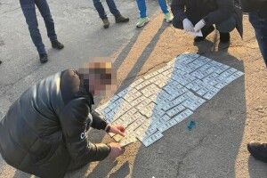 На Волині викрили правоохоронця, який за 10 тисяч доларів переправляв ухилянтів за кордон