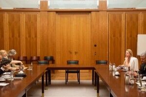 Порошенко на зустрічі із заступником міністра закордонних справ ФРН Лінднером закликав нарощувати постачання в Україну зброї та фінансову підтримку