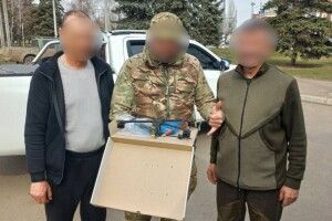 Громада на Волині передала допомогу захисникам на передову