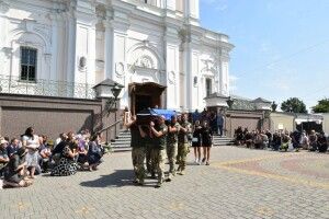Сумний день на Волині: сьогодні провели в останню путь Героя, що помер внаслідок тяжких поранень