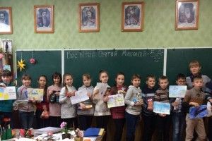 Школярі з Острожчини передали гостинці військовим