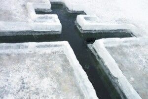 Волинські рятувальники повідомили, де найліпше купатися у воді на свято Водохреща