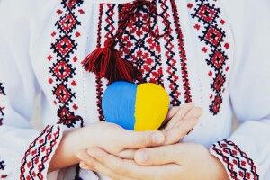 Волинянка подарувала авторську виставку рідному селищу з нагоди його 125-річчя