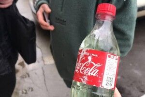 Торгував копченостями: біля луцького ринку спіймали продавця сурогату