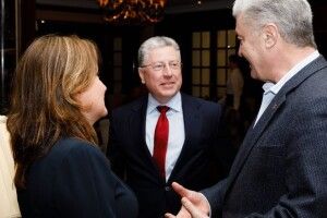 Порошенко обговорив з Куртом Волкером шляхи зміцнення переговорних позицій України