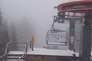 Український курорт серед осені засипає снігом (Фото)