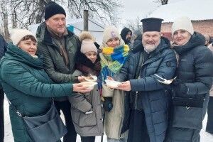 «Українці неймовірні!»: у Луцьку на ярмарку збирали на пікап для 14 бригади (Фото, відео)