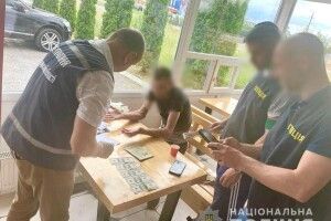 2000 доларів: на Волині затримали лікаря, який оформлював непридатність до військової служби