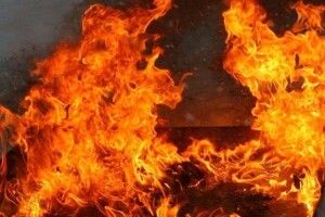 Півторарічний хлопчик, якого винесли з палаючого будинку, помер дорогою до лікарні 