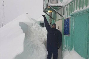 Зима в серпні: в Антарктиді українську станцію «Вернадський» засипало снігом (Фото)