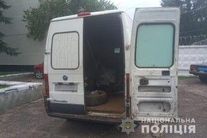 У Локачах затримали бус скупника металобрухту