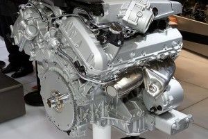 Волинські митники вилучили на кордоні автомобільні двигуни