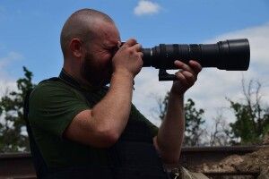 Вони на війні, але замість автоматів у їхніх руках фотоапарати