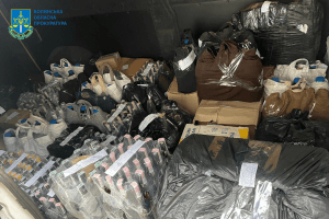 Волинянин, у якого вилучено контрафактний алкоголь та цигарки на суму 400 тис. грн, постане перед судом