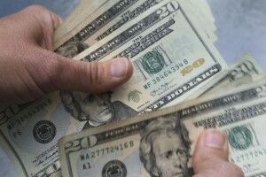 Чи планують банки підвищити курс долара: відповідь НБУ