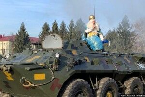 У Львові Святий Миколай приїхав до дітей десантників на БТР