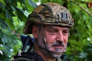 Прямо на передовій готує хлопцям страви народів світу