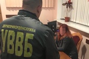 Українка спробувала підкупити прикордонників, аби незаконно вивезти сина за кордон