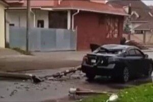 У Херсоні вибухнула автівка: окупанти заявляють про «теракт», є загиблий та поранені (Відео)