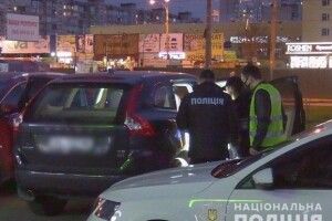 У Києві зловмисник взяв у заручники двох жінок і вимагав викуп (Фото, Відео)
