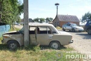 П’яний за кермом: на Волині автомобіль «ВАЗ» в’їхав у стовп