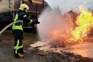 Переплутали водопровід з газовою трубою: подробиці пожежі під Луцьком (Фото)