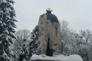 На Львівщині вандали відбили голову пам'ятнику Шевченку