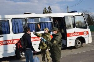 Щоб доставити 22 тисячі громадян, які прибули пішки до кордону, здійснено більше 500 автобусних рейсів (Фото, відео)