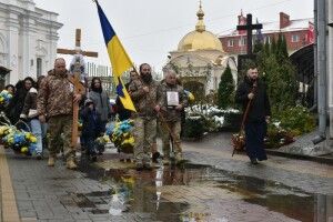 У Луцьку в останню дорогу провели захисника України Руслана Шмигу