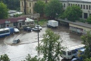 Очікують підтоплення ряду вулиць міста: населення просять бути готовим до евакуації