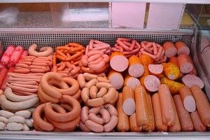 Українці хочуть, аби сосиски міряли кілограмами, а молоко – літрами