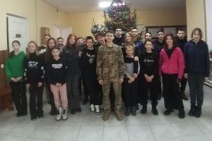 Випускник гімназії на Волині розповів школярам, чому обрав шлях військового