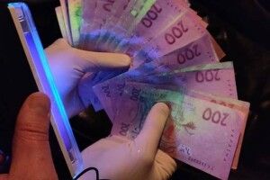 У Володимирі-Волинському поліцейського зловили на хабарі у 5 тисяч гривень