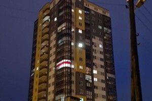 У Білорусі міліція зняла штори в одній з квартир — через схожість із національним прапором