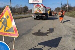 У Луцьку почали аварійний ремонт доріг