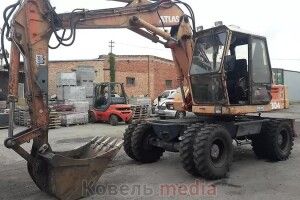 У Ковелі екскаватор проломив під собою колодязь