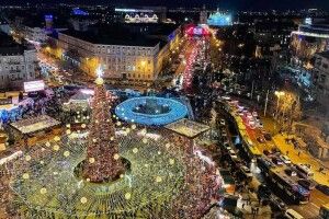У Києві засяяла головна ялинка країни (Відео)