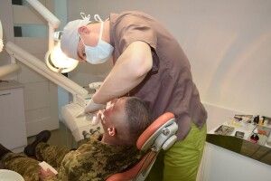Захисникам з Рівненщини безкоштовно протезуватимуть зуби