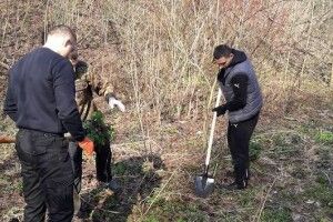 Луцькі полісмени прибирали парк